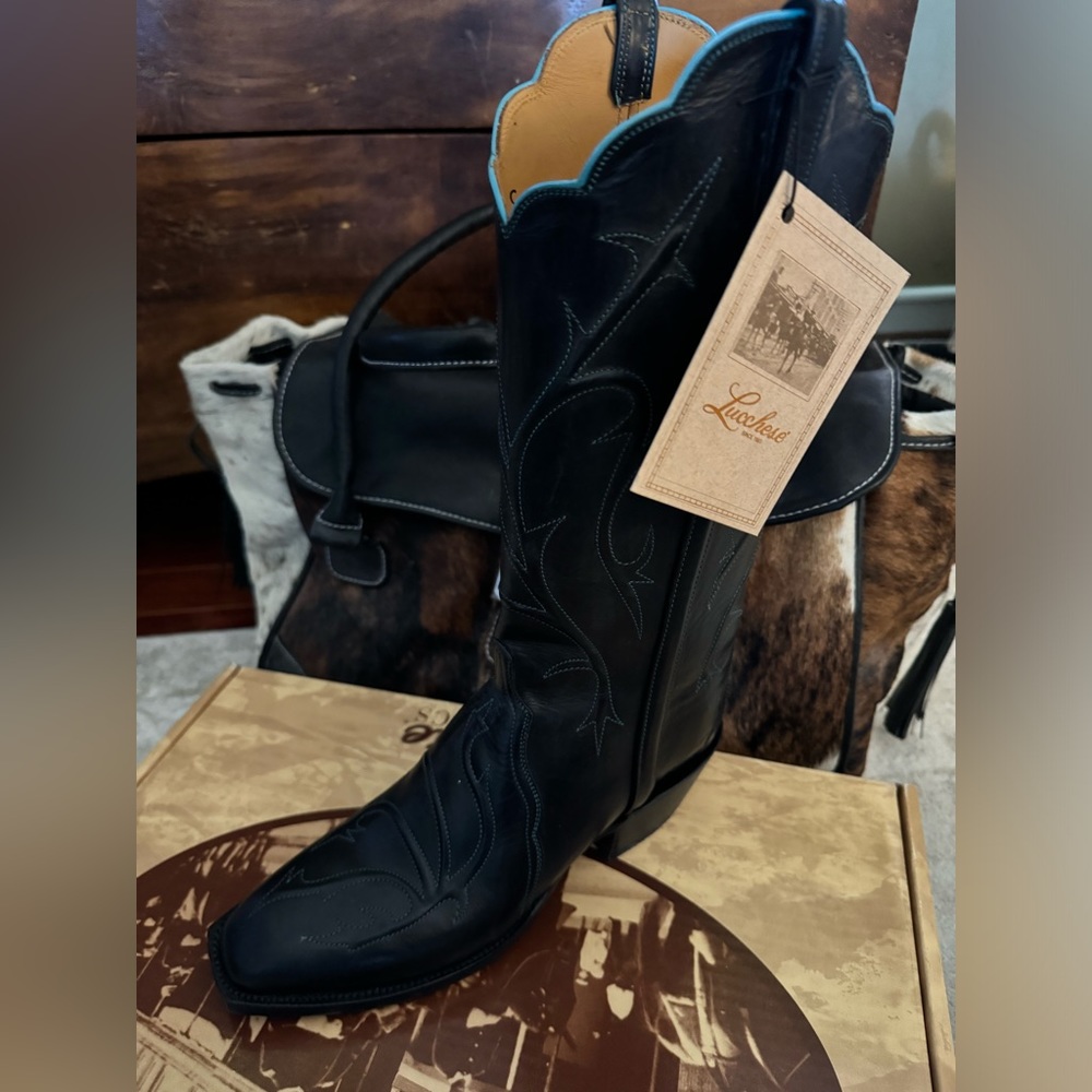 LUCCHESE WOMENS CALF HIDE BOOT